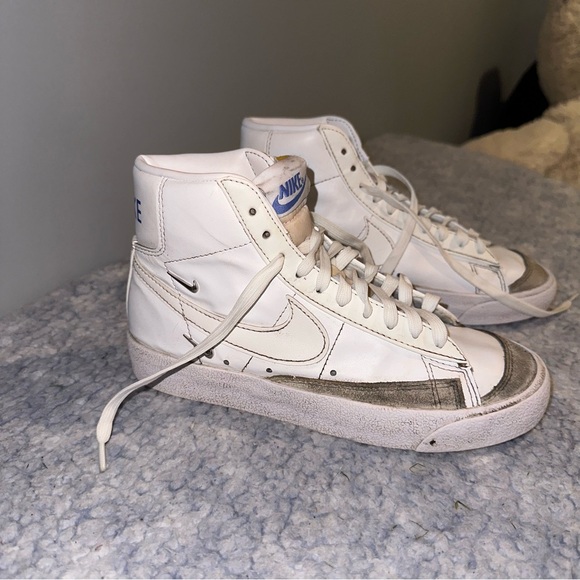 Nike Women’s Blazer Mid ‘77 Shoes Size 5 - Picture 7 of 8
